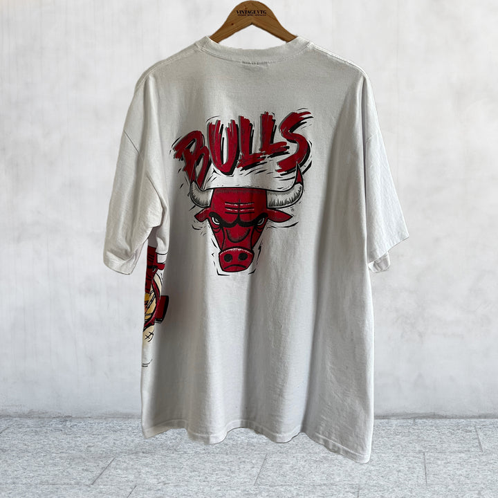 Rare vintage Chicago Bulls Magic Johnson T's T-Shirt. XL