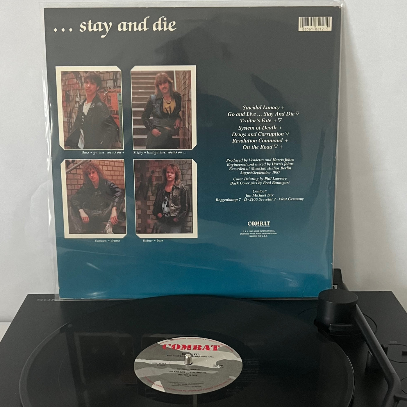 Vintage 1987 Vendetta Go and live vinyl Album