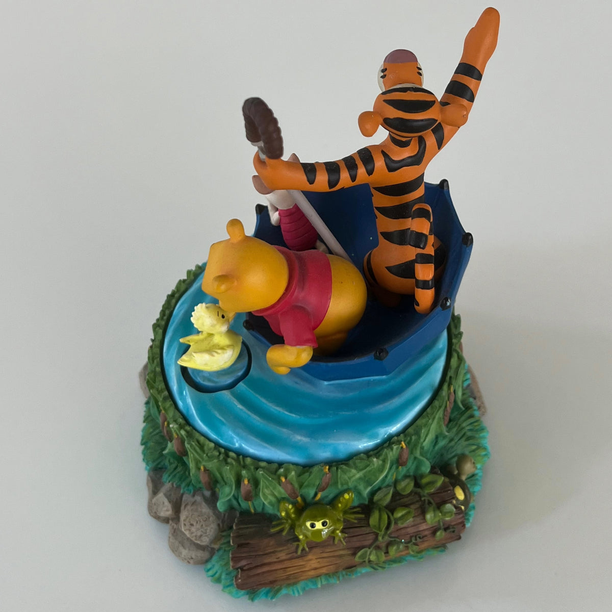 Very rare VTG Disney Winnie The Pooh in Umbrella Floating Music Box