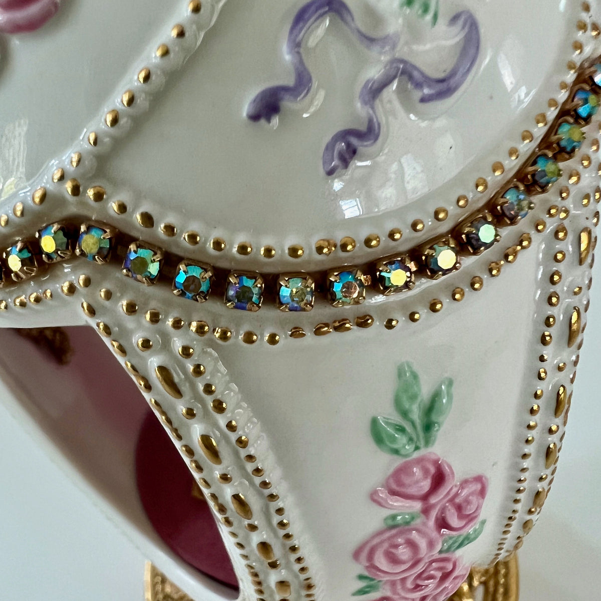 VTG 1996 Franklin Mint House of Faberge Porcelain Egg Carousel Jewel Music Box with Gold Accent