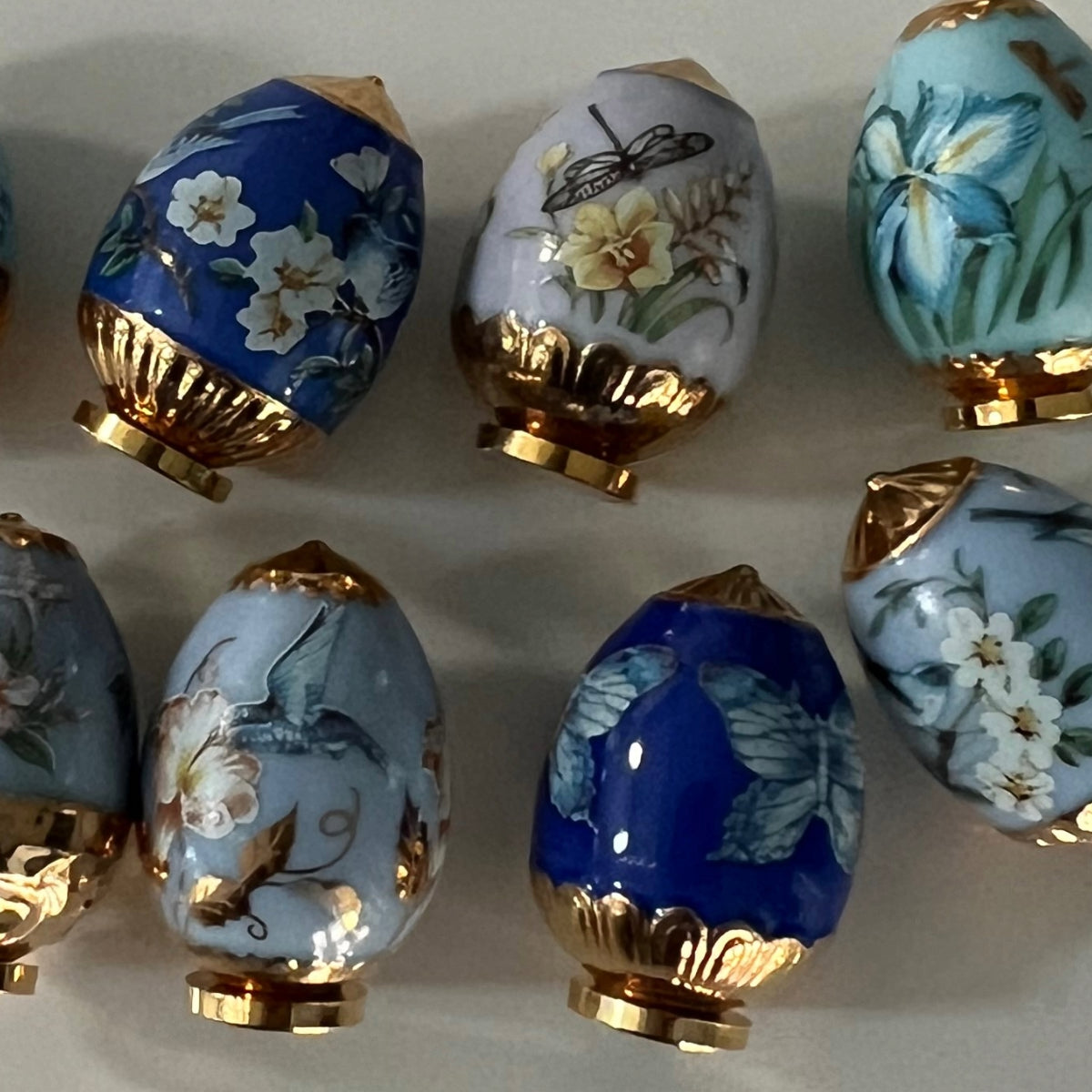 Vintage Franklin Mint House of Faberge Sapphire Garden With 8 Faberge Eggs.