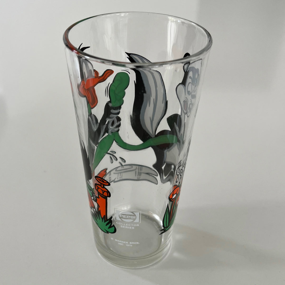 Vintage 1976 Pepe Le Pew and Daffy Duck Looney Tunes Drinking Glass