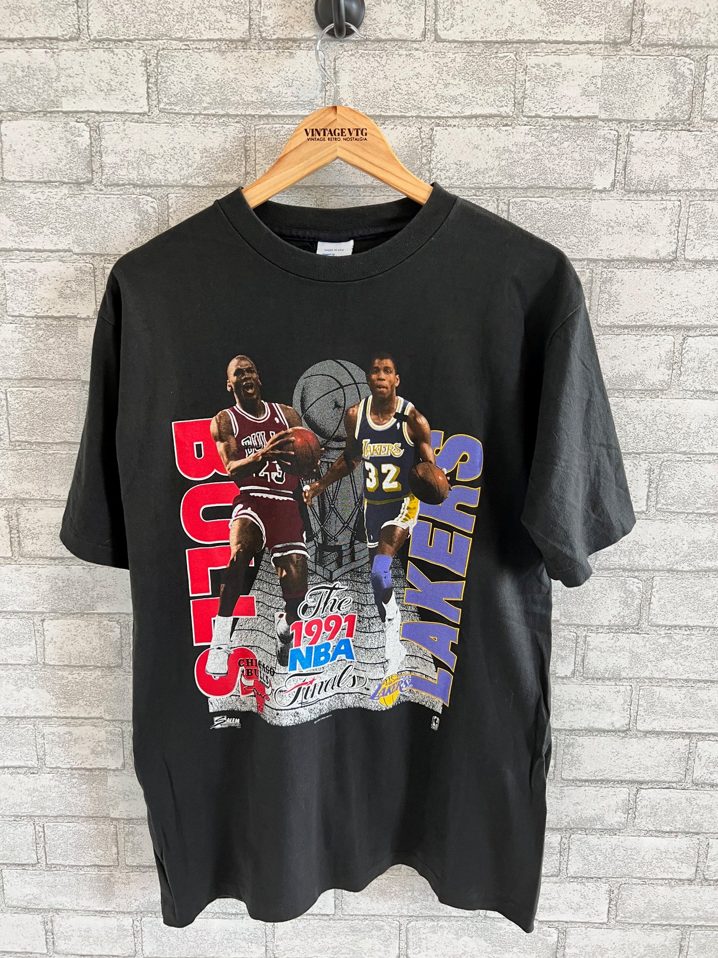 Vintage 1991 NBA Finals Bulls Vs Lakers Michael Jordan and Magic Johnson T-Shirt. Large