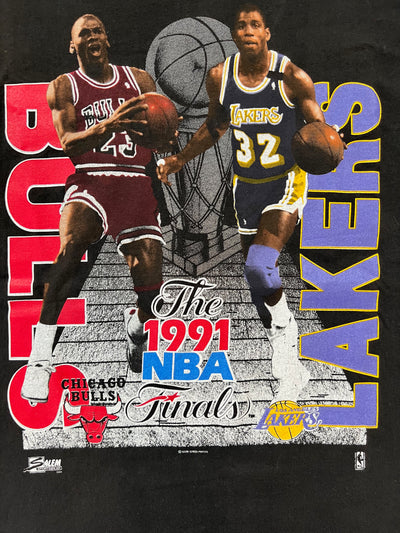Vintage 1991 NBA Finals Bulls Vs Lakers Michael Jordan and Magic Johnson T-Shirt. Large