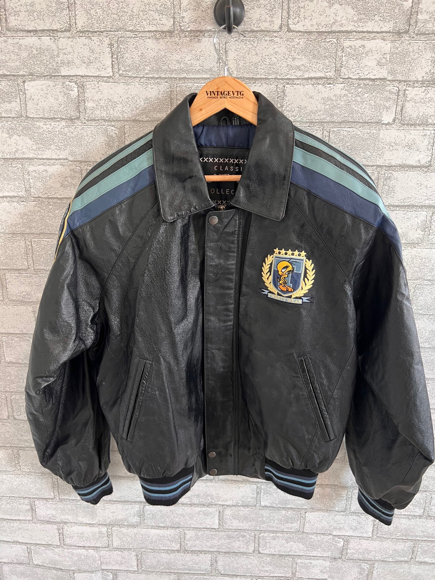 Vintage Classic Looney Tunes 1998 Tweety Leather Jacket. Size Small.
