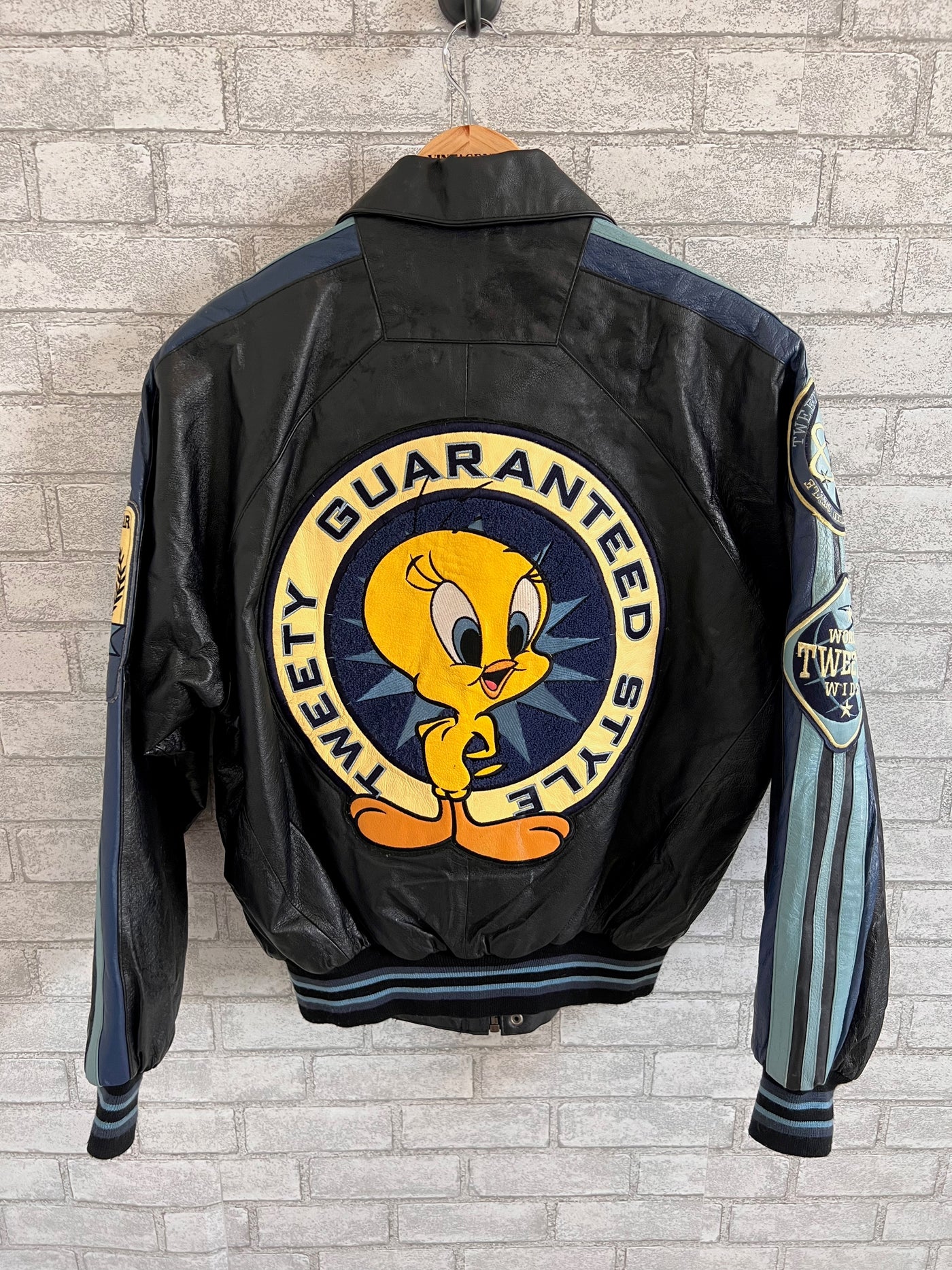 Vintage Classic Looney Tunes 1998 Tweety Leather Jacket. Size Small.
