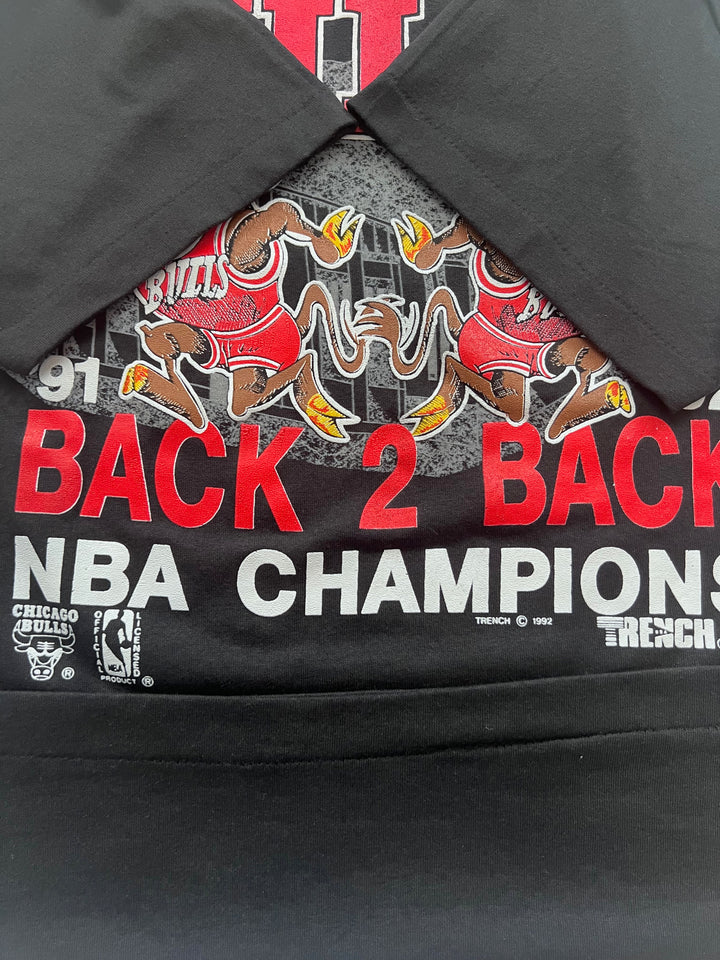 Vintage Chicago Bulls shirt "1992 NBA Chicago Bulls Back 2 Back Champions" T-Shirt. Large