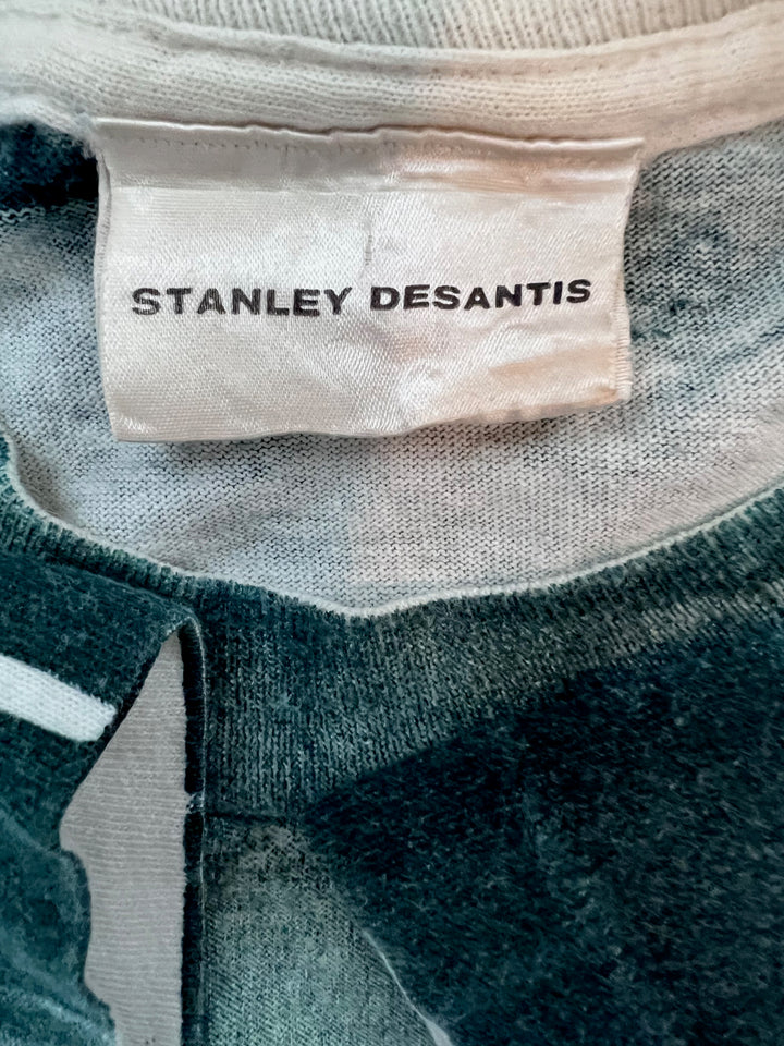 Super rare vintage 1992 Wizard of OZ Stanley Desantis Dorothy crystal ball T-shirt. XL