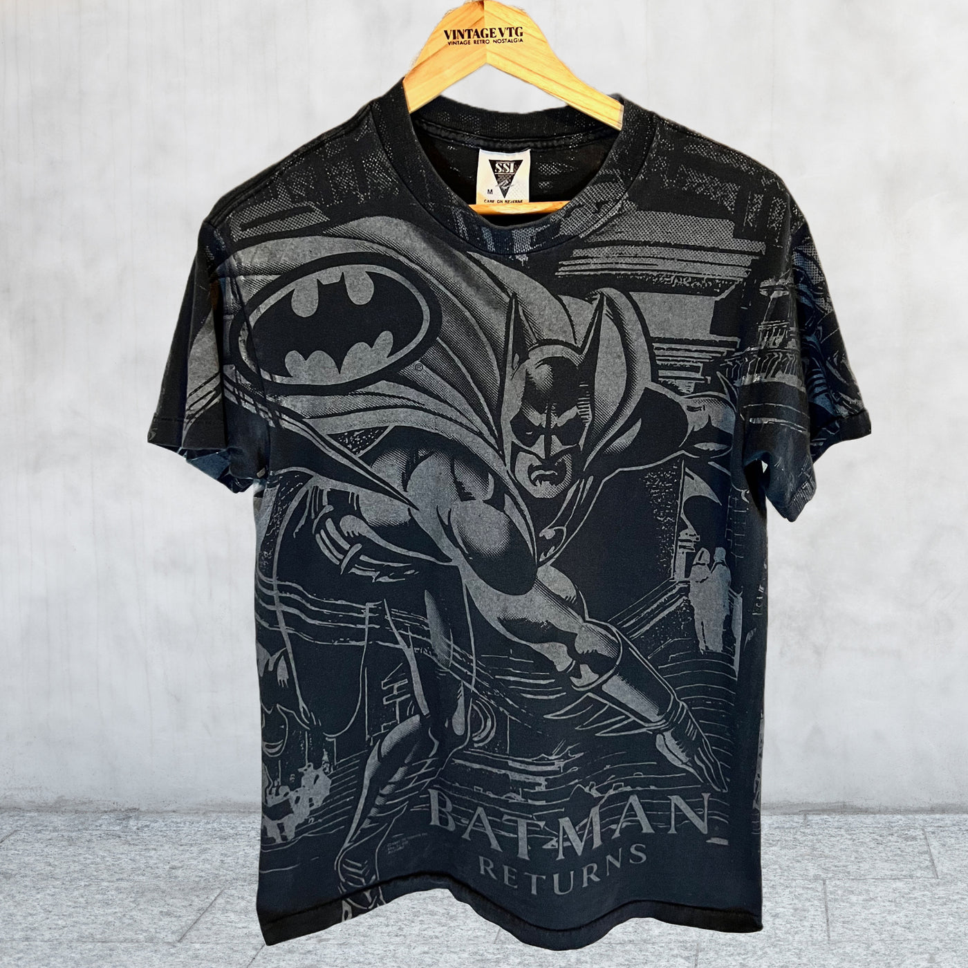 Vintage Batman Returns 1991 movie all over print T-shirt. Medium AOP shirt front view