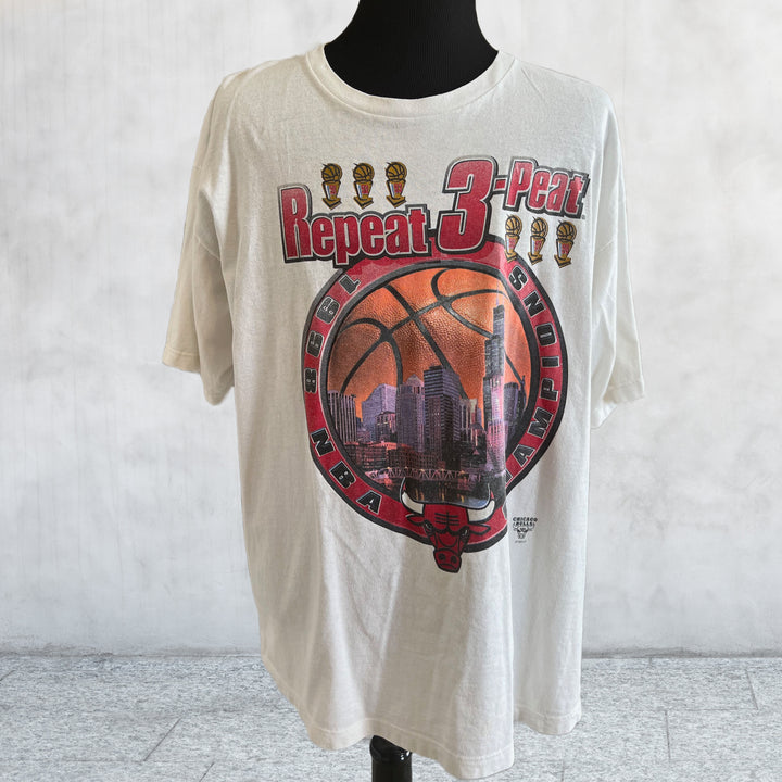 Vintage Chicago Bulls 98 Repeat 3-Peat NBA Basketball Starter T-Shirt. XL
