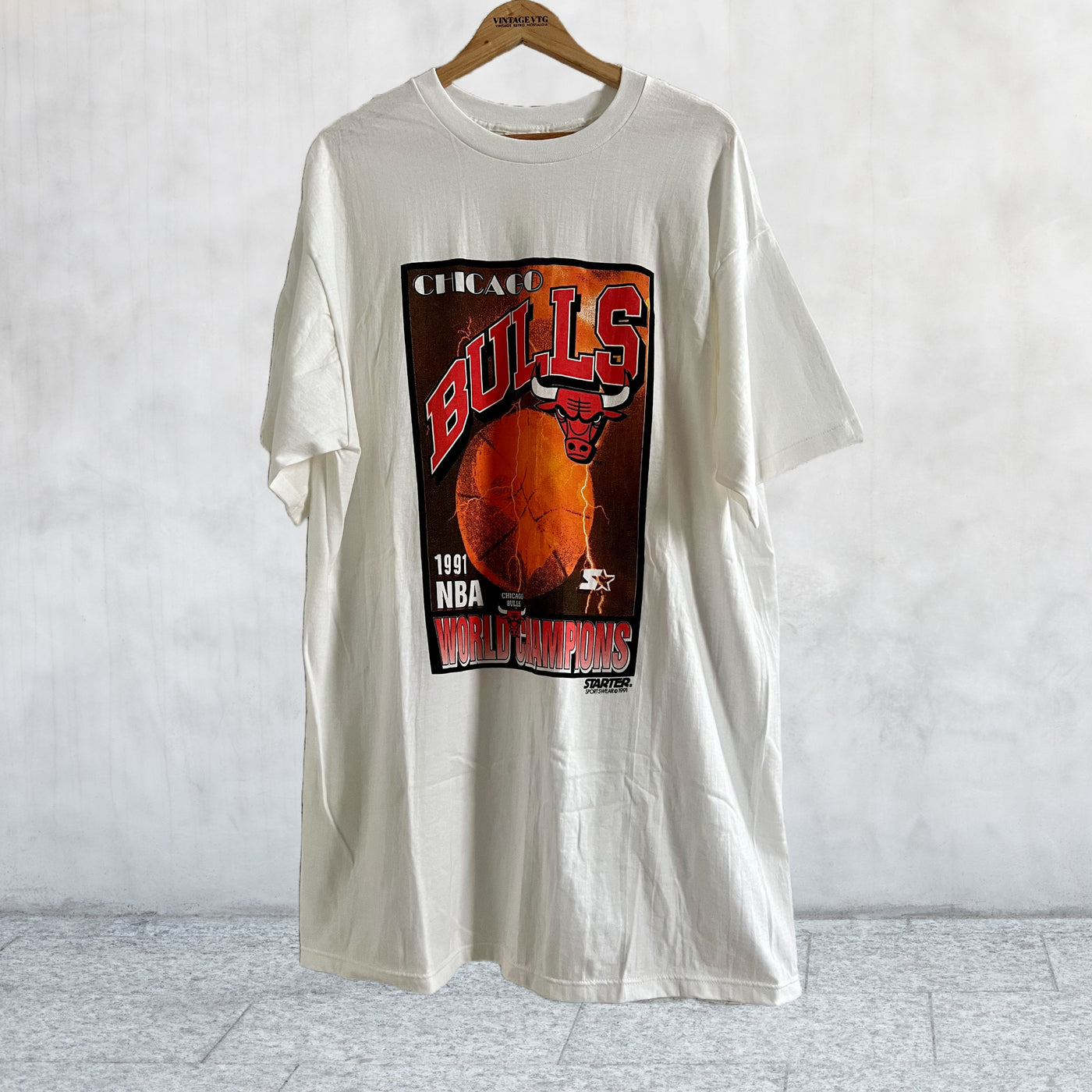 Rare Vintage 1991 Chicago Bulls NBA Championship T Shirt XL Starter Champions. New never worn. front view