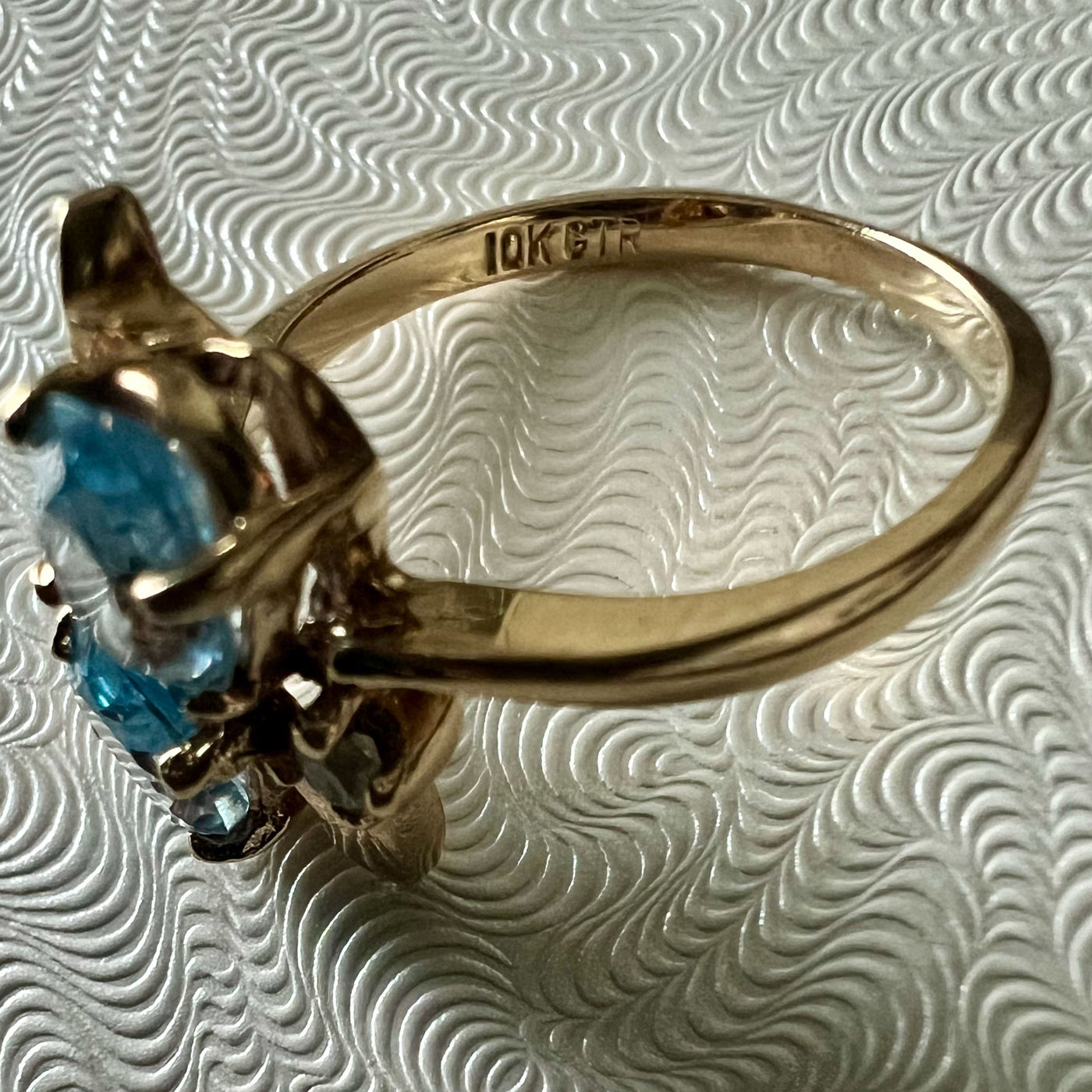 Vintage 10K Yellow Gold Light Blue & White Spinel Freeform Ring