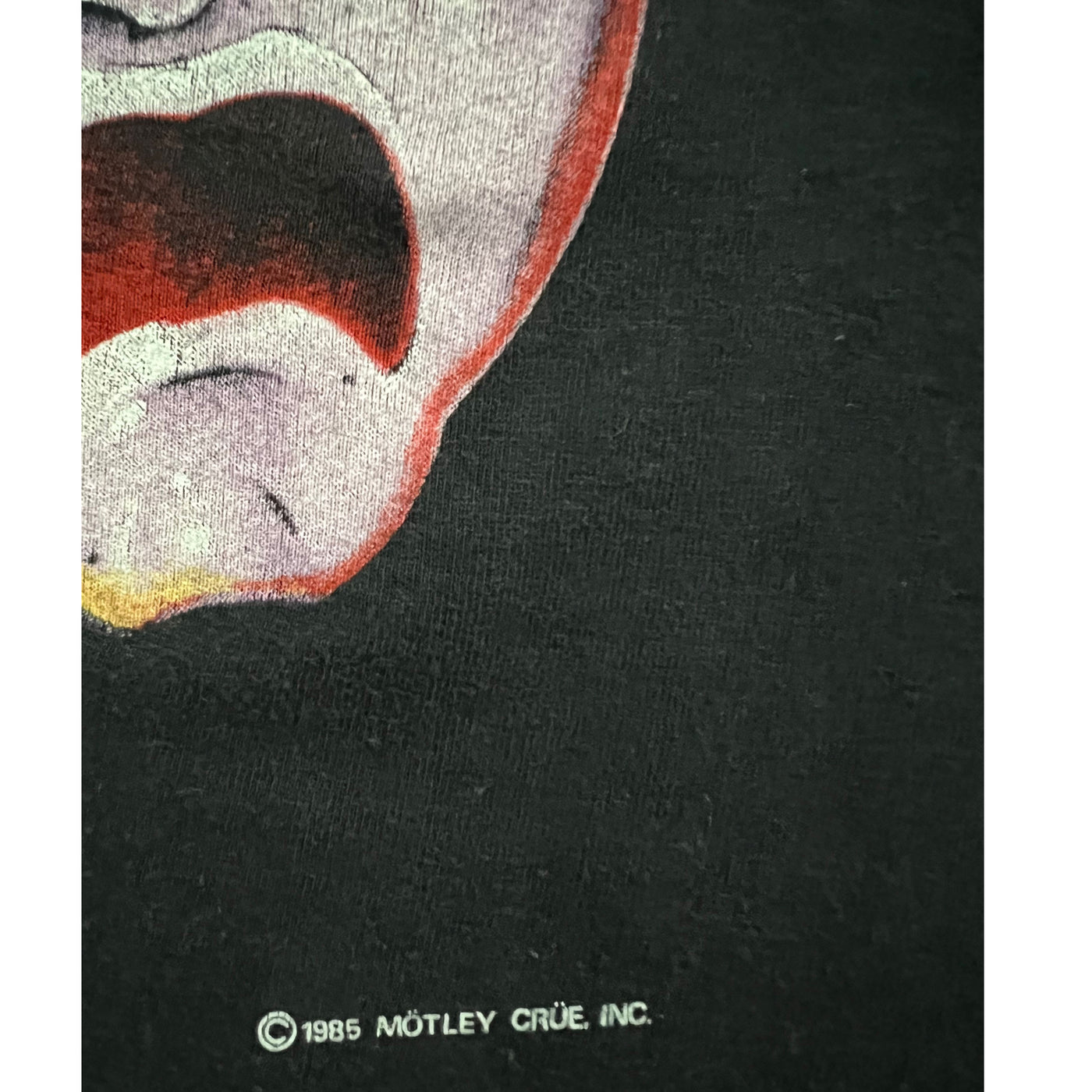 Vintage 1985 Motley Crue Theatre Of Pain Tour T-shirt. Large